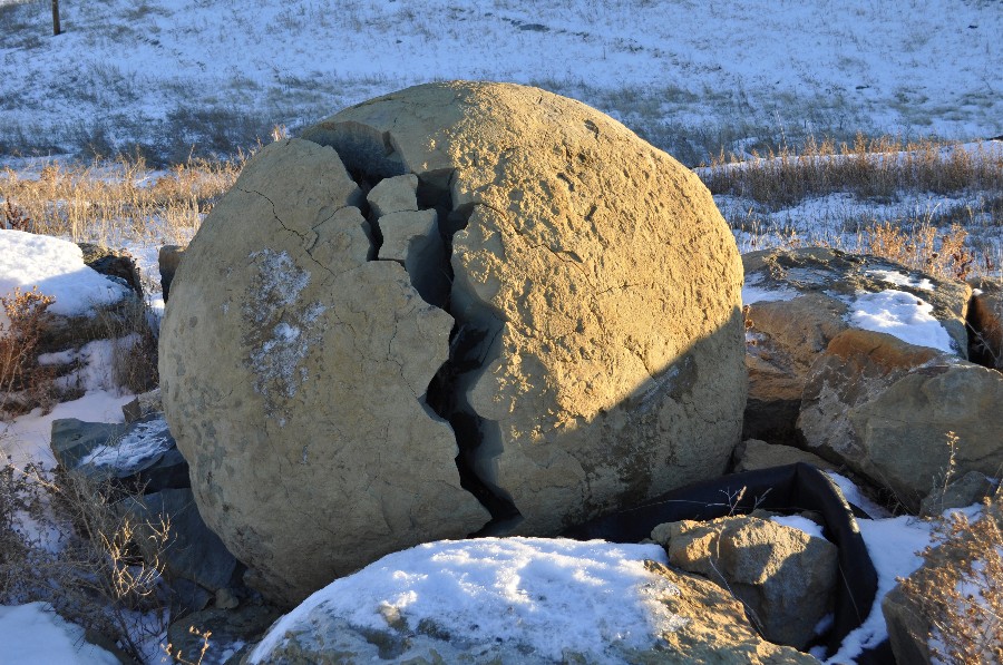 spherical rocks up to 6 feet in diameter